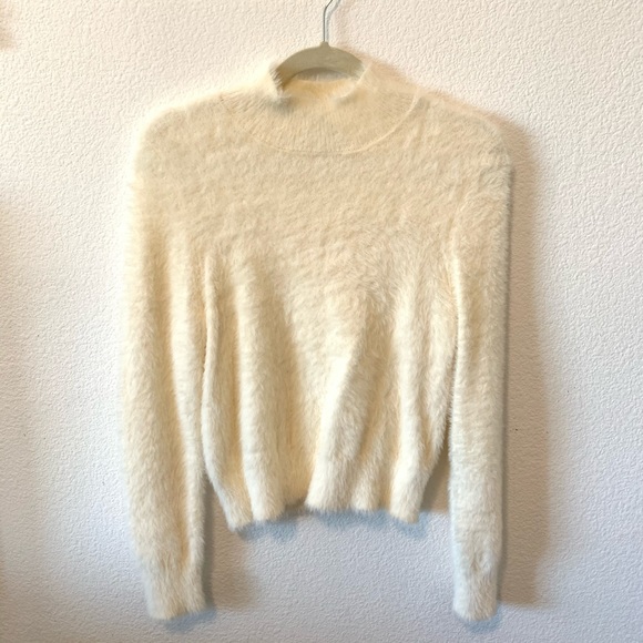 Express Sweaters - Long sleeve fur sweatshirt